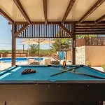 別荘 Burgija With Pool