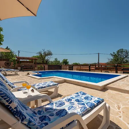 Burgija With Pool