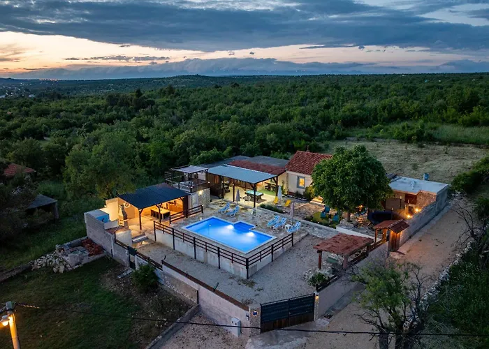 Burgija With Pool Ferienhaus Benkovac