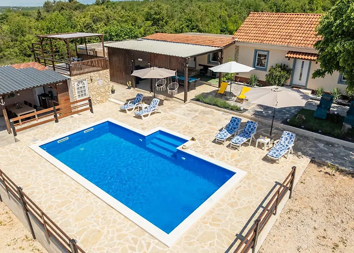 펜션 Burgija With Pool 벤코바츠