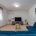 Casa vacanze Burgija With Pool Benkovac