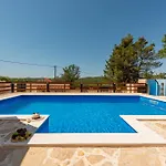 Burgija With Pool Casa vacanze