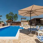 Burgija With Pool Casa vacanze *