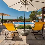 Casa vacanze Burgija With Pool *
