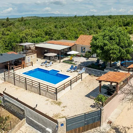 Holiday home Burgija With Pool Benkovac