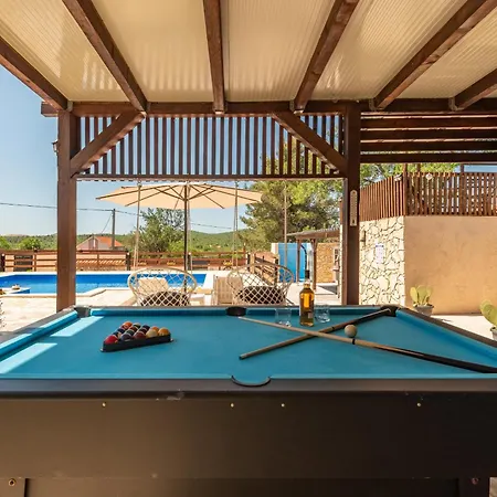 Prázdninový dům Burgija With Pool