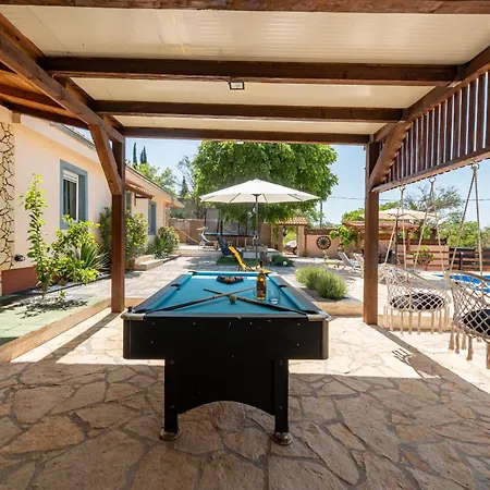 Burgija With Pool Prázdninový dům *