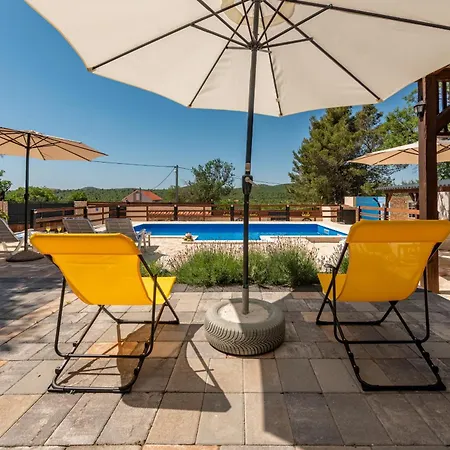 度假居 Burgija With Pool *