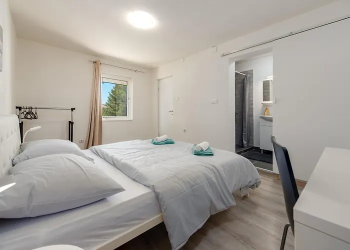 Holiday home Burgija With Pool Benkovac