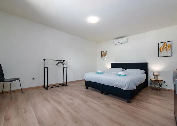 Holiday home Burgija With Pool Benkovac