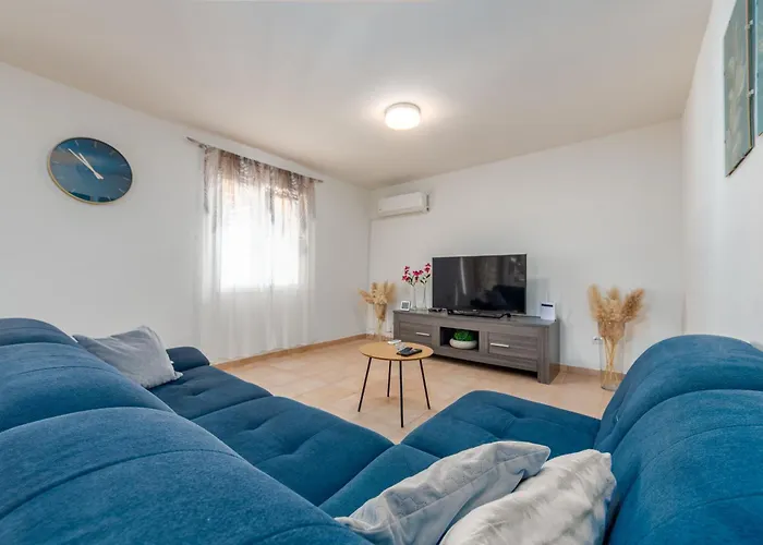 Burgija With Pool Holiday home Benkovac