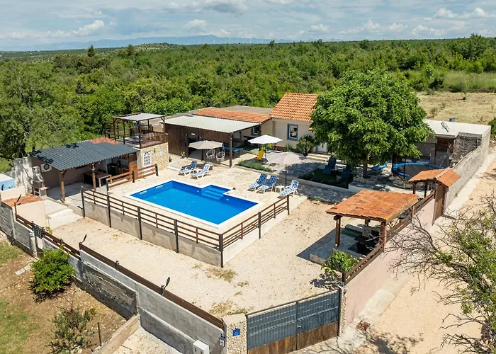 Holiday home Burgija With Pool Benkovac
