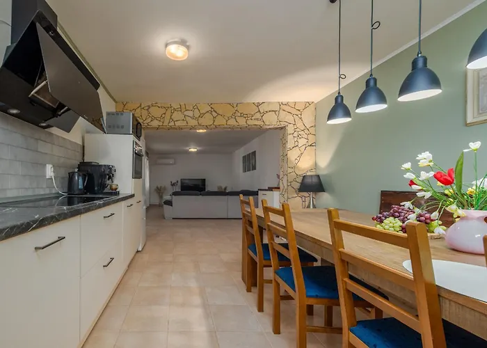 Burgija With Pool Benkovac