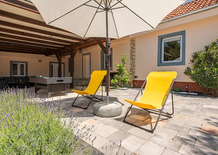 Holiday home Burgija With Pool Benkovac